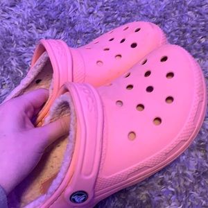 fuzzy crocs (fresco)